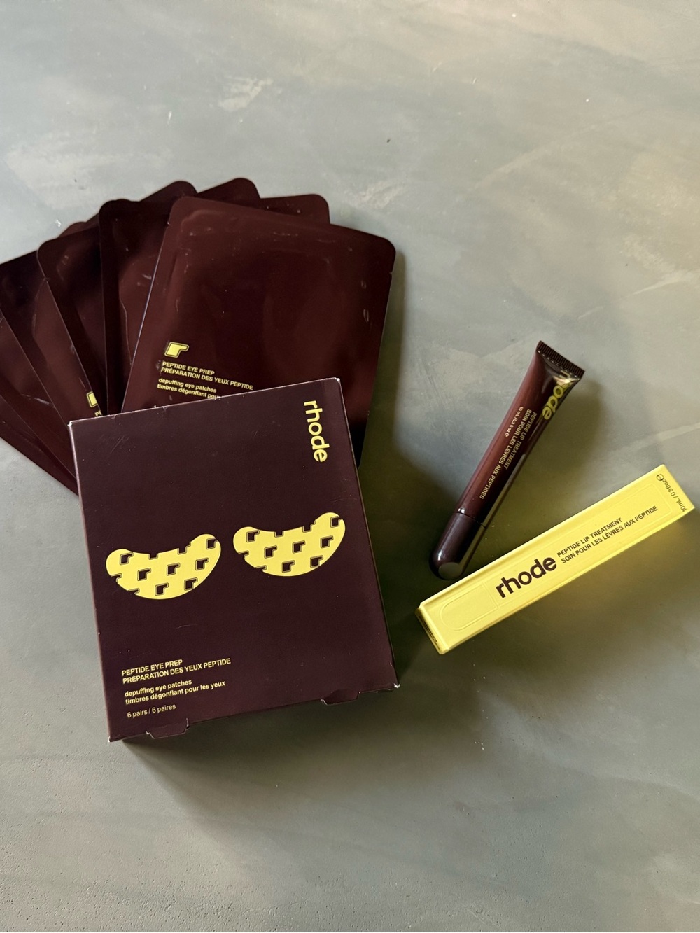 rhode skin Peptide Eye Patches + Peptide Lip Treatment Set - Caramelized Banana